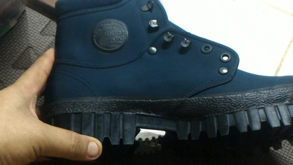 รองเท้าใส่ขับรถมอเตอร์ไซค์ FUJIKURA ของใหม่มีเหล็กรูปตัวซีด้านล่างไว้ตะปบ หรือใส่เดินทั่วๆไปได้