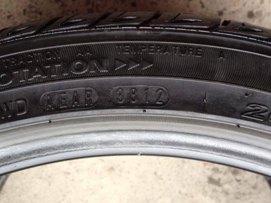 ยาง NEXEN 265 - 35 -18 ปี 12 2 เส้น สภาพสวยๆไม่ปะไม่บวมดอกยางเหลือเยอะวิ่งใด้อีกนานค่ะ