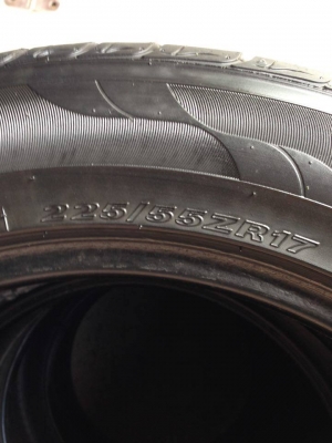 ยาง NEXEN 225 - 55 -17 ปี 13 2 เส้น สภาพสวยๆไม่ปะไม่บวมดอกยางเหลือเยอะวิ่งใด้อีกนานค่ะ