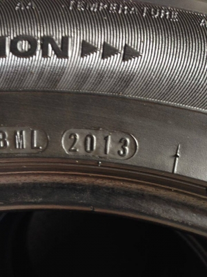 ยาง NEXEN 225 - 55 -17 ปี 13 2 เส้น สภาพสวยๆไม่ปะไม่บวมดอกยางเหลือเยอะวิ่งใด้อีกนานค่ะ