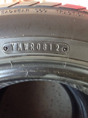 ยาง DUNLOP 185 - 55 -16 made in japan ปี 12 4 เส้น สภาพสวยๆไม่ปะไม่บวมดอกยางเหลือเยอะวิ่งใด้อีกนานค่ะ