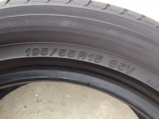 ยาง YOKOHAMA 195 - 55 -15 made in japan ปี 12 2 เส้น สภาพสวยๆไม่บวมดอกยางเหลือเยอะวิ่งใด้อีกนานค่ะ