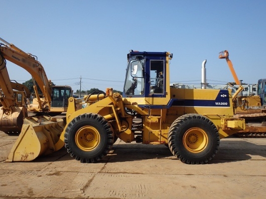 Komatsu WA300-1 ซีเรียล 30,000 นำเข้าจากญี่ปุ่น โทร.090-986-2521 อ๊อบ