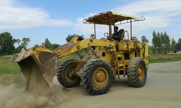 ขายรถตัก JH60 สภาพสวยพร้อมใช้งาน เครื่องดีปั้มแรง ยางพร้อมใช้งาน รถโดยรวมพร้อมใช้เลยครับ เอกสารสัญญาซื้อขาย