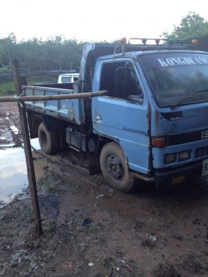 ขายรถบรรทุก 6 ล้อดัมพ์ ISUZU NKR 88 แรงม้า ราคา 220000