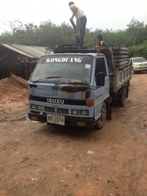 ขายรถบรรทุก 6 ล้อดัมพ์ ISUZU NKR 88 แรงม้า ราคา 220000