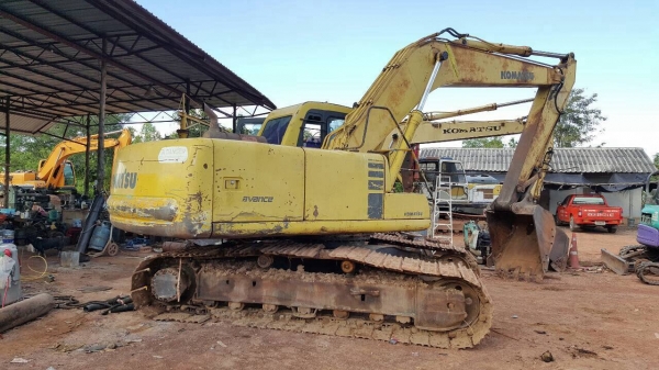 ขายแบคโฮ KOMATSU PC200-6 เอกสารเล่มทะเบียนครบ ไฟเต็ม รถพร้อมใช้ ราคาต่อรองได้