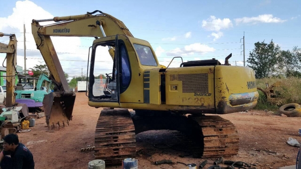 ขายแบคโฮ KOMATSU PC200-6 เอกสารเล่มทะเบียนครบ ไฟเต็ม รถพร้อมใช้ ราคาต่อรองได้