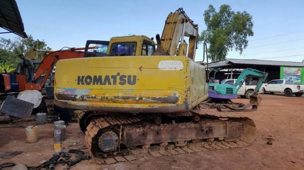 ขายแบคโฮ KOMATSU PC200-6 เอกสารเล่มทะเบียนครบ ไฟเต็ม รถพร้อมใช้ ราคาต่อรองได้