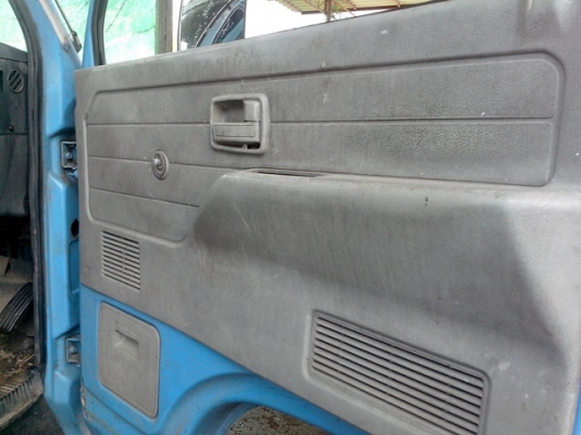ขายรถบรรทุกหกล้ออีซูซูNPR 110 แรงม้าน็อตติดเครนทอดาโน 2.9 ตัน 3 ปลอก 2 ชัก Fน่าหลัง