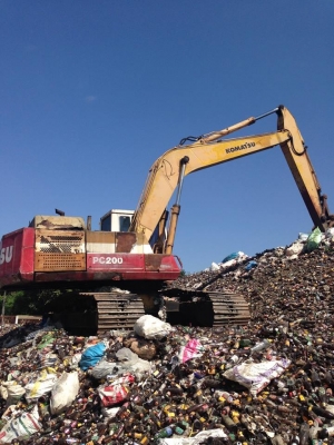 ขายรถขุดแบ็คโคkomatsu pc200-3คอนโทรลสั้น ช่วงล่างดี บูมสวย เฟรมเดิม สภาพเครื่องดี พร้อมใช้งาน