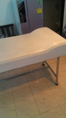 เตียงสปา 1 ตัว เเละ เก้าอี้นวดหน้า อีก 1 ตัว ขาย 2 ตัวรวมกัน 1200 บาท