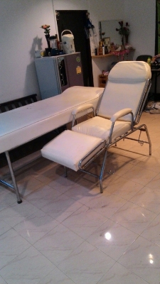 เตียงสปา 1 ตัว เเละ เก้าอี้นวดหน้า อีก 1 ตัว ขาย 2 ตัวรวมกัน 1200 บาท