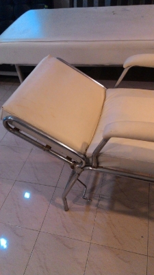 เตียงสปา 1 ตัว เเละ เก้าอี้นวดหน้า อีก 1 ตัว ขาย 2 ตัวรวมกัน 1200 บาท