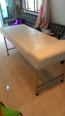 เตียงสปา 1 ตัว เเละ เก้าอี้นวดหน้า อีก 1 ตัว ขาย 2 ตัวรวมกัน 1200 บาท