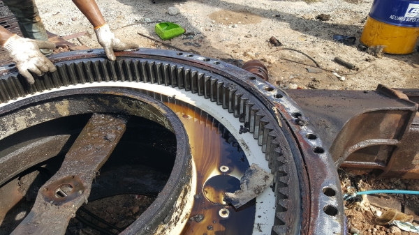 ขายด่วนเอวสวิง KOMATSU PC200-5 40/36 110 ฟัน