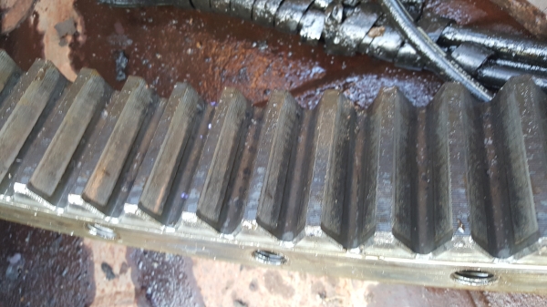 ขายด่วนเอวสวิง KOMATSU PC200-5 40/36 110 ฟัน