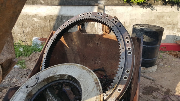 ขายด่วนเอวสวิง KOMATSU PC200-5 40/36 110 ฟัน