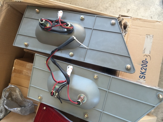 ขาย ไฟท้าย KOBELCO SK200-3 มาครทรี ของใหม่ คู่ล่ะ 12000 ขาย ไฟท้าย KOBELCO SK200-3 มาครทรี ของใหม่ คู่ล่ะ 12000