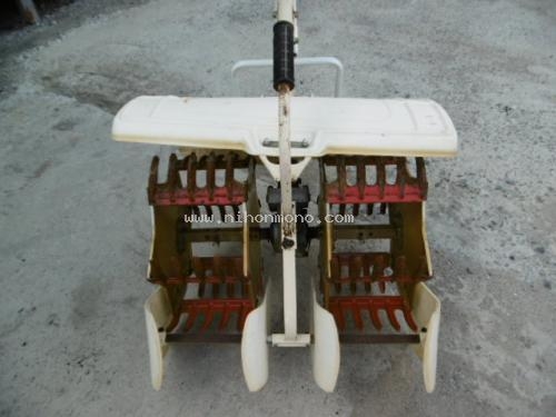 NEW!!! เครื่องกำจัดวัชพืชในร่องข้าว  MARUYAMA รหัสสินค้า : 80803342  Line ID: nihonmono  หรือเพิ่มเติมไดที่ www.nihonmono.com