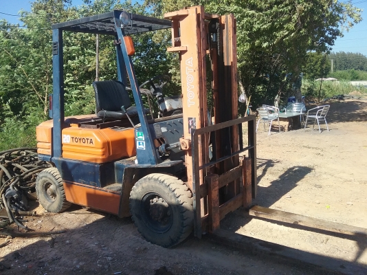 ขายรถฟกลิปร์ 2 ตันสภาพสวยพร้อมใช้ราคาถูก 135,000 090-772-3710 090-772-3708