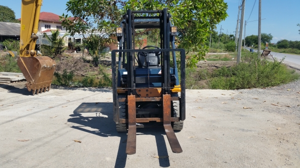 ขายด่วนรถยก TOYOTA 7FGยก2.0ตัน เสาสูง3.เมตรเกียร์ออโต้รุ้นใหม่รองท็อบรถนอกนำเข้ายังไม่เคยใช้งานในเมืองไทยเลย