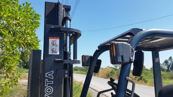 ขายด่วนรถยก TOYOTA 7FGยก2.0ตัน เสาสูง3.เมตรเกียร์ออโต้รุ้นใหม่รองท็อบรถนอกนำเข้ายังไม่เคยใช้งานในเมืองไทยเลย