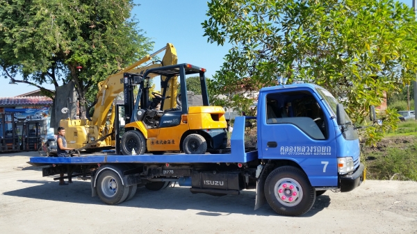 ขายด่วนรถยก TOYOTA 7FGยก2.0ตัน เสาสูง3.เมตรเกียร์ออโต้รุ้นใหม่รองท็อบรถนอกนำเข้ายังไม่เคยใช้งานในเมืองไทยเลย