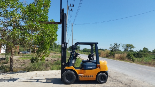 ขายด่วนรถยก TOYOTA 7FGยก2.0ตัน เสาสูง3.เมตรเกียร์ออโต้รุ้นใหม่รองท็อบรถนอกนำเข้ายังไม่เคยใช้งานในเมืองไทยเลย