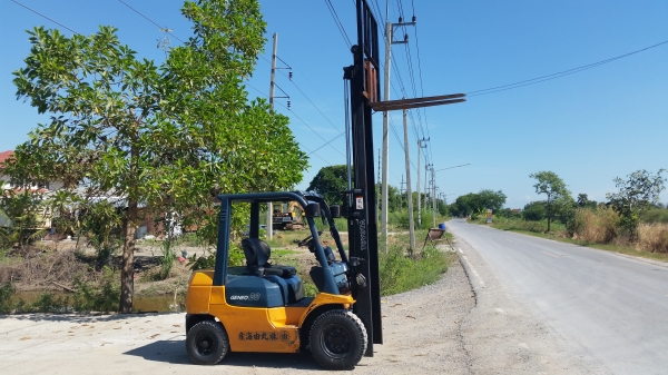 ขายด่วนรถยก TOYOTA 7FGยก2.0ตัน เสาสูง3.เมตรเกียร์ออโต้รุ้นใหม่รองท็อบรถนอกนำเข้ายังไม่เคยใช้งานในเมืองไทยเลย