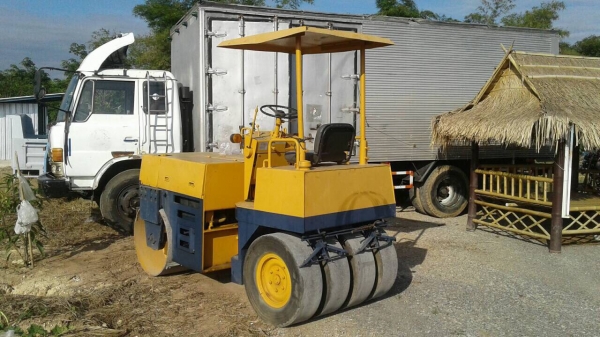 ขายรถบด 4 ตัน KOMATSU เอกสารครบ พร้อมใช้งานครับ ขายรถบด 4 ตัน KOMATSU เอกสารครบ พร้อมใช้งานครับ