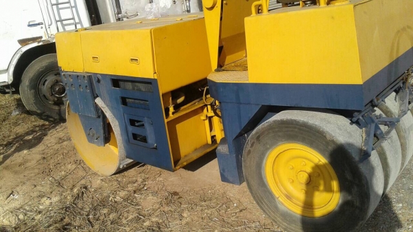 ขายรถบด 4 ตัน KOMATSU เอกสารครบ พร้อมใช้งานครับ ขายรถบด 4 ตัน KOMATSU เอกสารครบ พร้อมใช้งานครับ