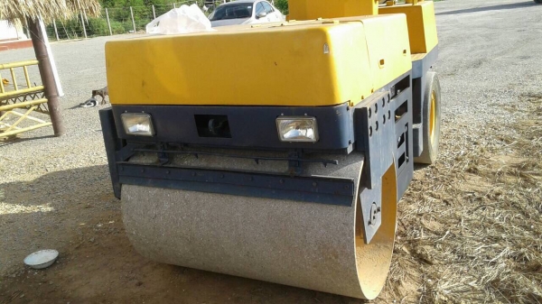 ขายรถบด 4 ตัน KOMATSU เอกสารครบ พร้อมใช้งานครับ ขายรถบด 4 ตัน KOMATSU เอกสารครบ พร้อมใช้งานครับ