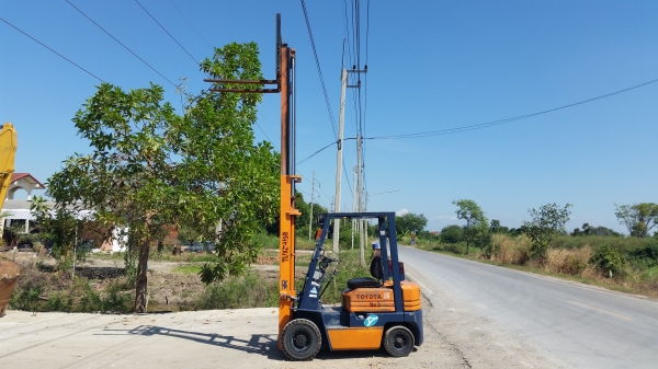 ขายด่วนรถยก TOYOTA 5FDดีเซลยก1.5ตันเสาสูง4เมตรยางตันหน้าหลังรถนอกนำเข้ายังไม่เคยใช้งานในเมืองไทยเลย=รุ่นใหม่ขาย