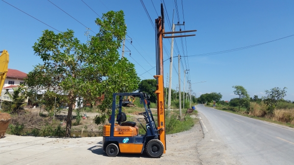 ขายด่วนรถยก TOYOTA 5FDดีเซลยก1.5ตันเสาสูง4เมตรยางตันหน้าหลังรถนอกนำเข้ายังไม่เคยใช้งานในเมืองไทยเลย=รุ่นใหม่ขาย