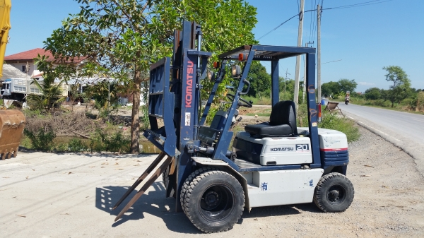 ขายด่วนรถยกKOMATSU FG20-11ยก2.0ตันเสาสูง3.0เมตรงากะดกขึ้นลงได้ได้รถนอกนำเข้ายังไม่เคยใช้งานในเมืองไทยเลย