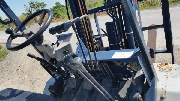 ขายด่วนรถยกKOMATSU FG20-11ยก2.0ตันเสาสูง3.0เมตรงากะดกขึ้นลงได้ได้รถนอกนำเข้ายังไม่เคยใช้งานในเมืองไทยเลย