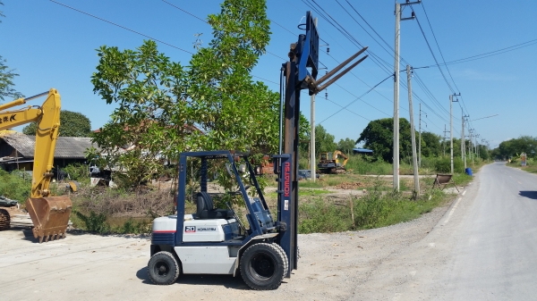 ขายด่วนรถยกKOMATSU FG20-11ยก2.0ตันเสาสูง3.0เมตรงากะดกขึ้นลงได้ได้รถนอกนำเข้ายังไม่เคยใช้งานในเมืองไทยเลย