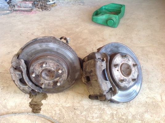 ขายดุมล้อหน้าวีโก้ ทั้งชุด