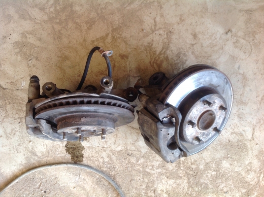 ขายดุมล้อหน้าวีโก้ ทั้งชุด