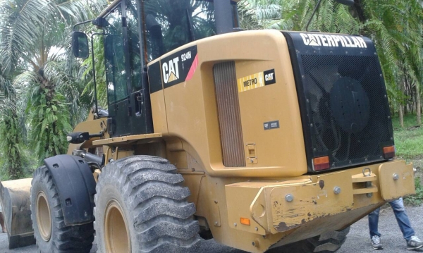 ขายรถตักล้อยาง CAT 924H เอกสารเล่มทะเบียน 4798 ชม.