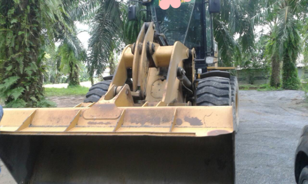 ขายรถตักล้อยาง CAT 924H เอกสารเล่มทะเบียน 4798 ชม.