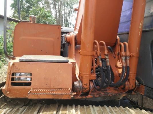 ขายรถแบคโฮ HITACHI EX200-2 ระบบไฟแมกปั๊ม เอกสารเล่มทะเบียน ราคา 650000