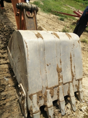 ขายรถแบคโฮ HITACHI EX200-2 ระบบไฟแมกปั๊ม เอกสารเล่มทะเบียน ราคา 650000