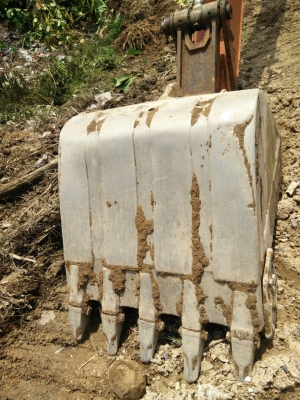 ขายรถแบคโฮ HITACHI EX200-2 ระบบไฟแมกปั๊ม เอกสารเล่มทะเบียน ราคา 650000