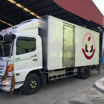 ขาย 6 ล้อ ฮีโน่ เม้า 500 ตู้เย็น ยาว 5.5 ม. 175 แรง ปี 2557 สภาพสวยจัด รถใช้น้อย วิ่งส่งขนม เครื่องดี คัสซีสวย   จัดแนนท์ได้ครับ สนใจติดต่อได้ที่ 081-9420141 ,  081-5715326