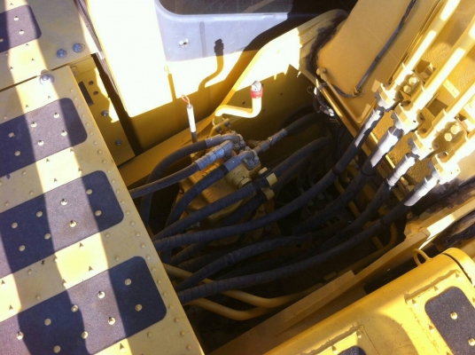 ขายรถแบคโฮ KOMATSU PC200-8 เอกสารใบแจ้งจำหน่าย 3721 ชม.ราคา 1950000