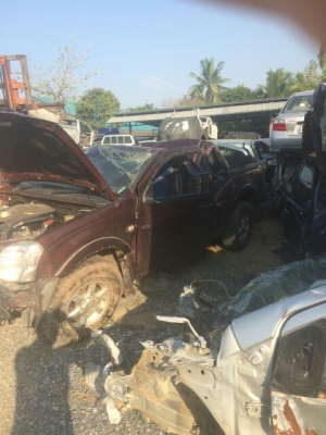 ซากดีเเมกด์ 4 ประตู เครื่อง2500 ปี05 SX เเยกขายอะไหลทั้งหมดสนใจสอบถามได้มีหลายรุ่นทั้งเก๋งเเละกระบะ รับซื้อรถอุบัตเหตุทุกสภาพ