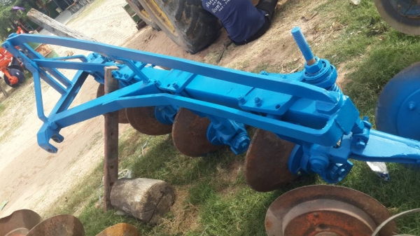 หางสี่ใส่รถไถหอน์ดใบเต็ม