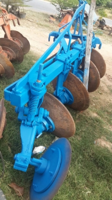 หางสี่ใส่รถไถหอน์ดใบเต็ม